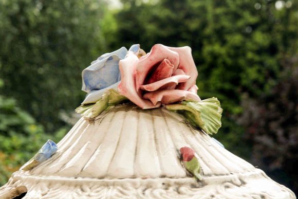 Роскошная круглая итальянская супница в лаке