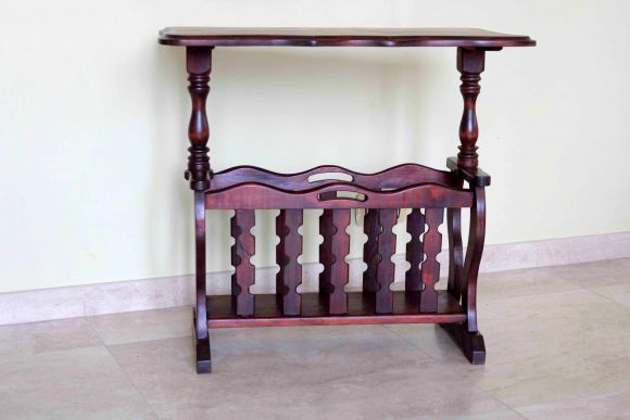 Деревянная газетница с большой удобной столешницей