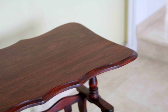 Деревянная газетница с большой удобной столешницей