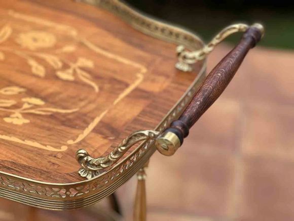 Антикварный столик на колесах маркетри