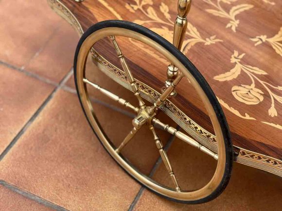 Антикварный столик на колесах маркетри