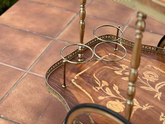 Антикварный столик на колесах маркетри