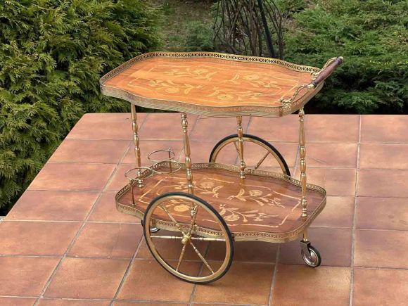 Антикварный столик на колесах маркетри