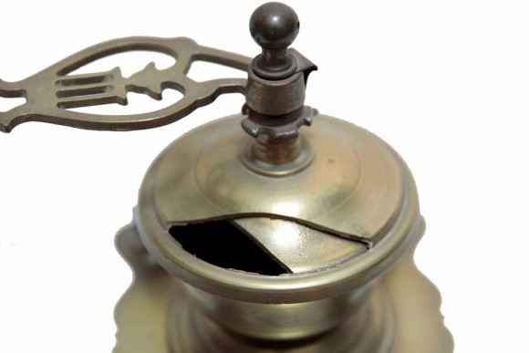 Винтажная латунная неполированная кофемолка