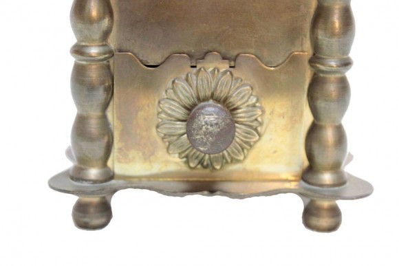 Винтажная латунная неполированная кофемолка