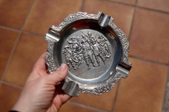 Круглая пепельница с голландским сюжетом. 20 вв