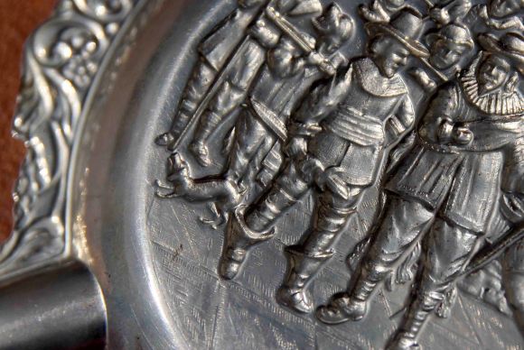 Круглая пепельница с голландским сюжетом. 20 вв