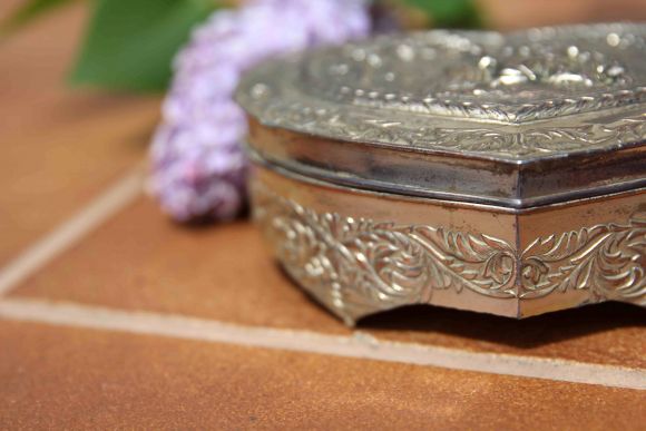 Старинная шкатулка сердце для очень важных моментов