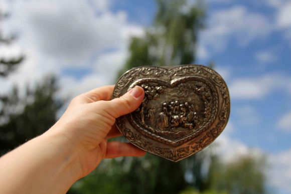 Старинная шкатулка сердце для очень важных моментов