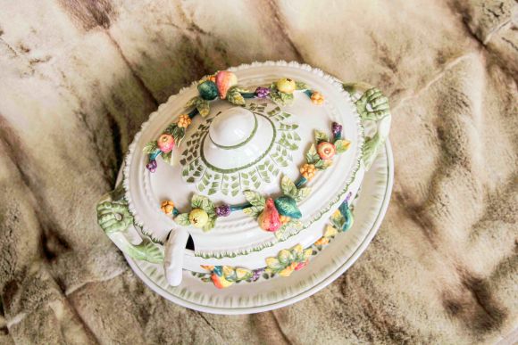 Фарфоровая супница "фруктовый сад"