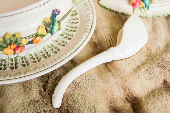 Фарфоровая супница "фруктовый сад"