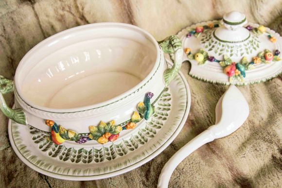 Фарфоровая супница "фруктовый сад"