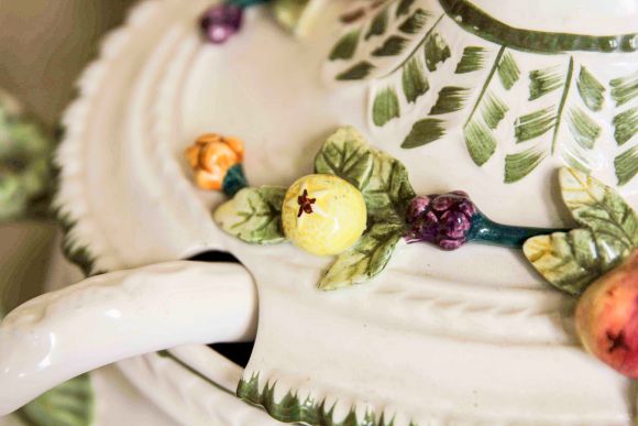 Фарфоровая супница "фруктовый сад"