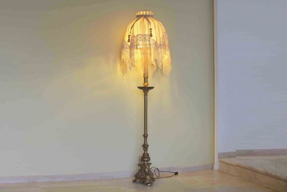 Восхитительный винтажный торшер с милым абажуром