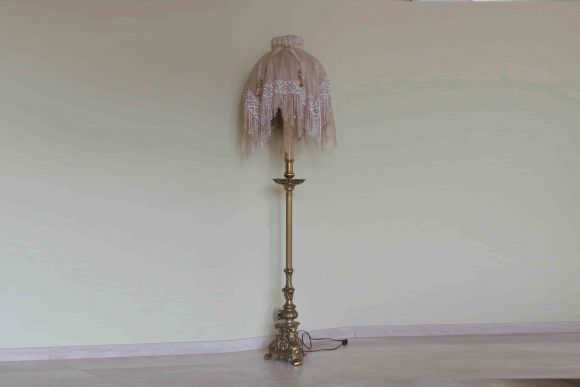 Восхитительный винтажный торшер с милым абажуром