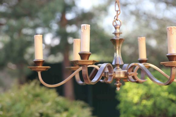 Винтажная бронзовая люстра на 6 рожков. Европа.