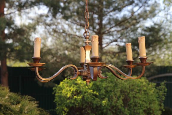 Винтажная бронзовая люстра на 6 рожков. Европа.