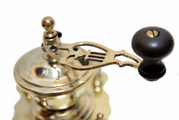 Старинная латунная кофемолка. Полированная. После полной реставрации