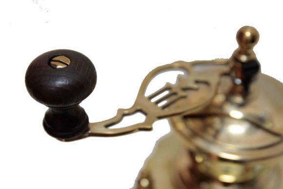 Старинная латунная кофемолка. Полированная. После полной реставрации