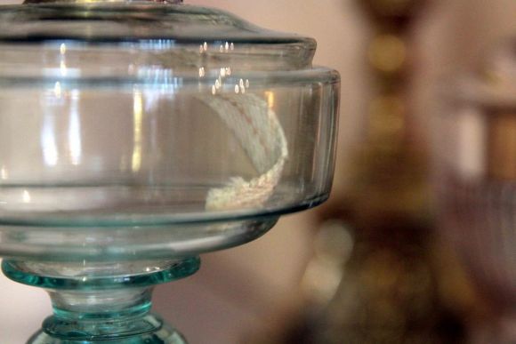 Большая стеклянная керосиновая лампа. Европа