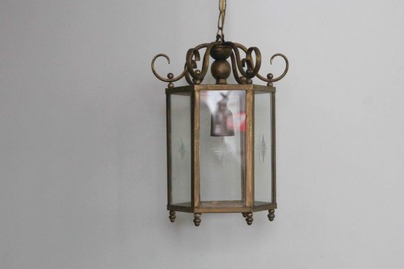 Интересная подвесная люстра со стеклом