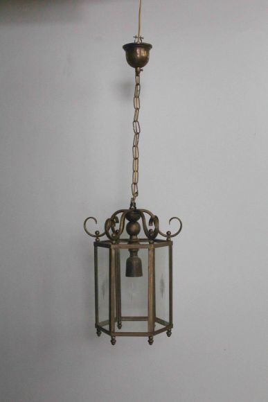 Интересная подвесная люстра со стеклом