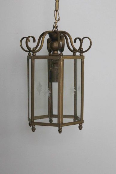 Интересная подвесная люстра со стеклом