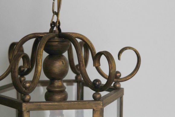 Интересная подвесная люстра со стеклом