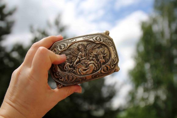 Миленькая шкатулочка в стиле мать и дитя, украшена Путти