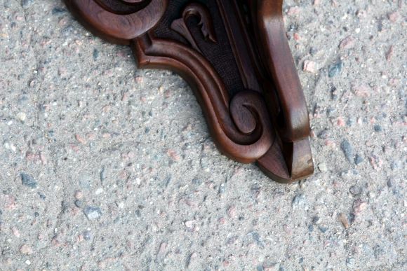 Старинная резная угловая полка