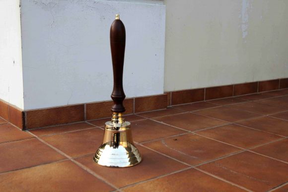 Латунный тяжёлый колокол с дубовой ручкой