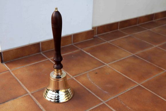 Латунный тяжёлый колокол с дубовой ручкой