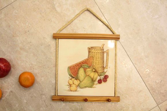 Оригинальная настенная кухонная полочка с крючками.Европа.Середина 20 века