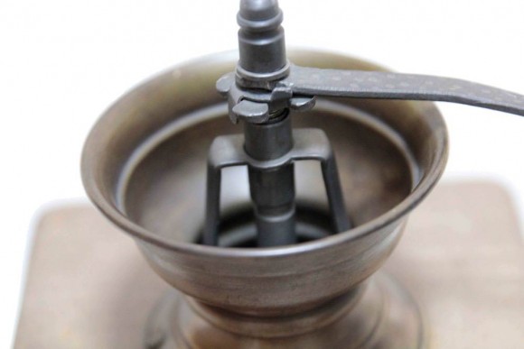 Ретро электрическая деревянная кофемолка