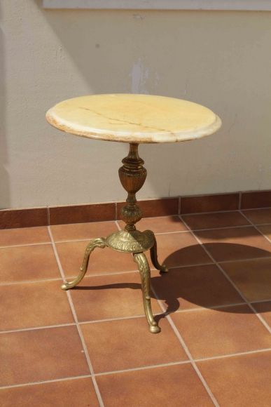 старинный латунный столик с натуральным ониксом. Европа. Начало 20 в