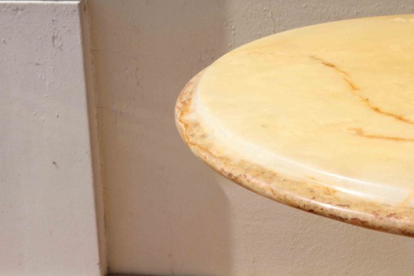 старинный латунный столик с натуральным ониксом. Европа. Начало 20 в