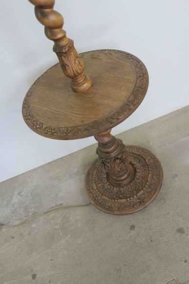 Старинный дубовый резной торшер. Европа. Начало 20 века