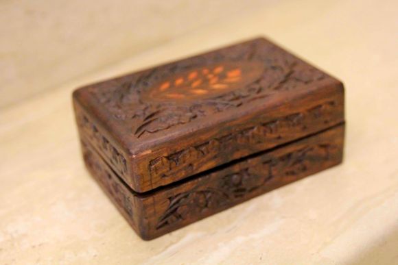 Винтажная резная шкатулка. Ручная работа
