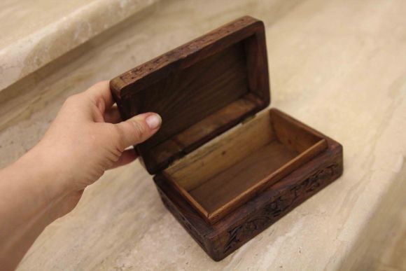 Винтажная резная шкатулка. Ручная работа
