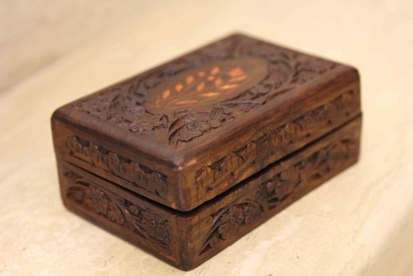 Винтажная резная шкатулка. Ручная работа