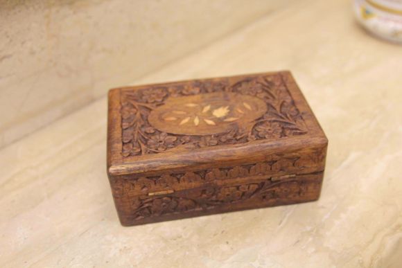 Винтажная резная шкатулка. Ручная работа