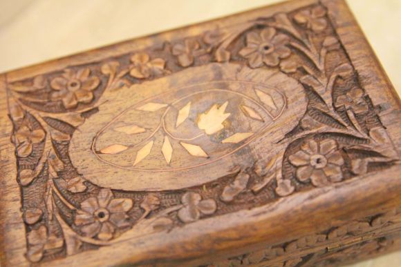 Винтажная резная шкатулка. Ручная работа