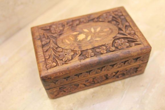 Винтажная резная шкатулка. Ручная работа