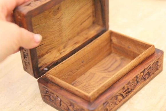 Винтажная резная шкатулка. Ручная работа