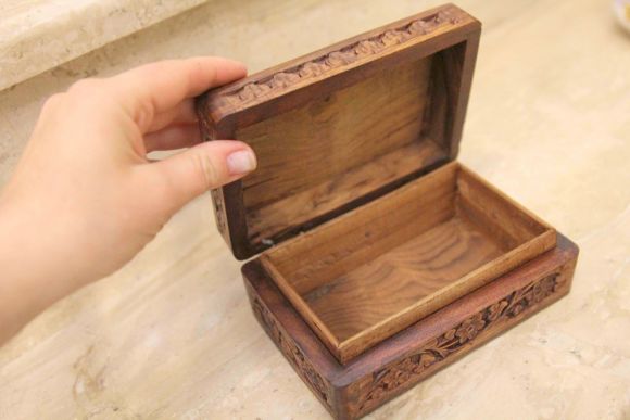 Винтажная резная шкатулка. Ручная работа