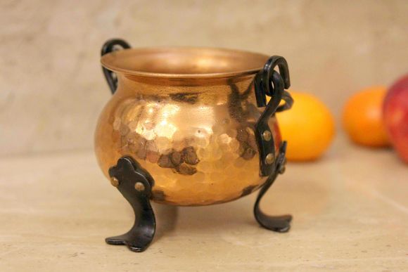 Хорошенький и компактный котелок из меди для различной мелочи. Европа. Начало 20 века