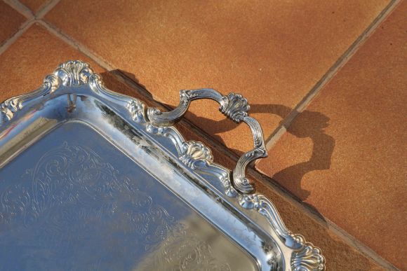 Красивый винтажный поднос в хорошем состоянии. Европа. 20век.