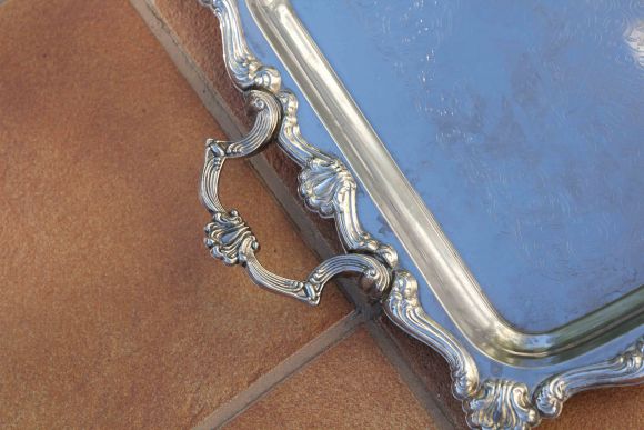 Красивый винтажный поднос в хорошем состоянии. Европа. 20век.