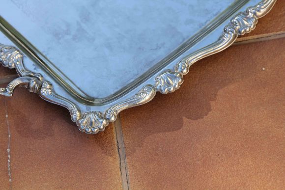 Красивый винтажный поднос в хорошем состоянии. Европа. 20век.