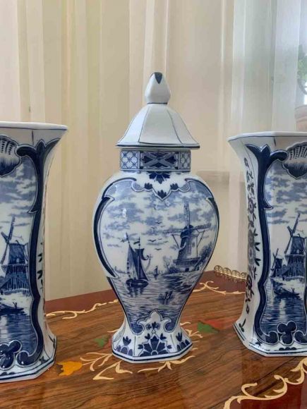 Сет из трех роскошных бельгийских ваз Делф